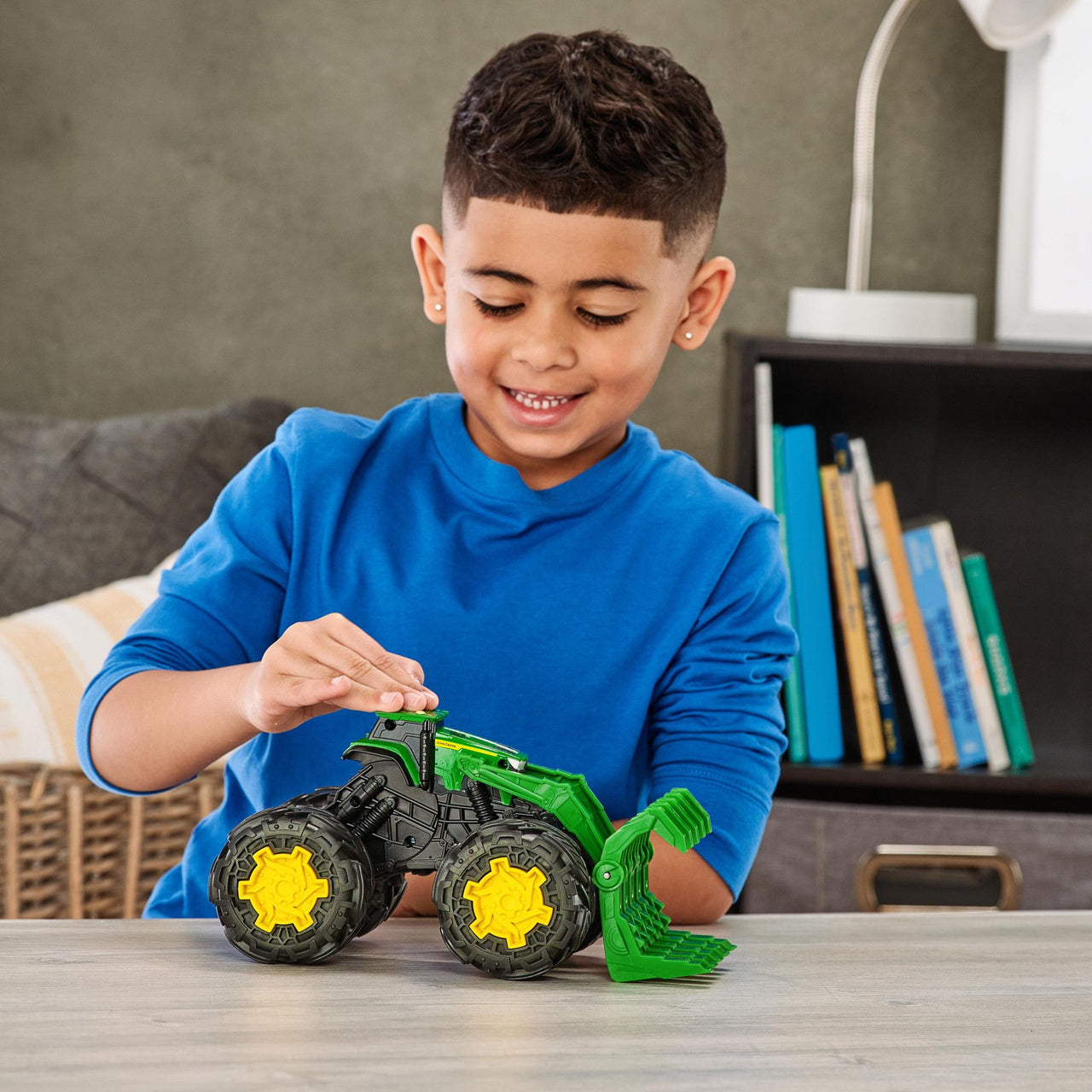 JOHN DEERE - Monster Treads Rev Up Tractor